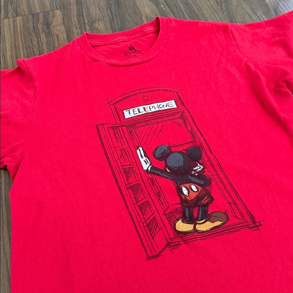 4/$45 Mickey Epcot United Kingdom Adult S Red Tight Fit T-Shirt Theme Park Core